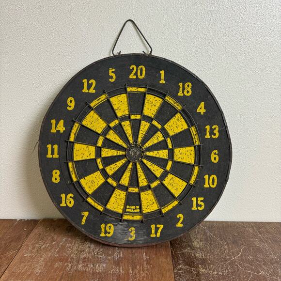 1950s Black and Yellow 12 inch Scott's Original Keepdrye Dartboard Man‎ Cave Pub - Picture 1 of 9